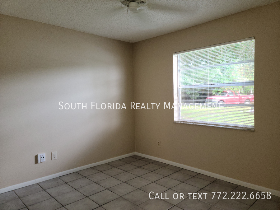 395 SE Norfolk Blvd property image